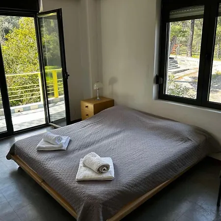 Christinas Pineforest Βουρβουρού